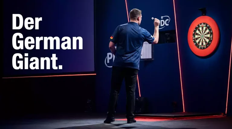 Martin Schindler wirft konzentriert einen Dart auf der PDC-Bühne